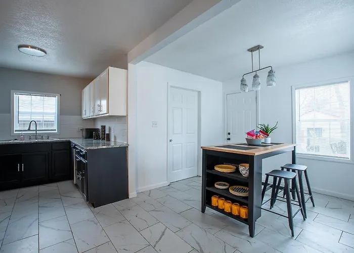 Cozy Perfect For Groups! Holiday home Tulsa