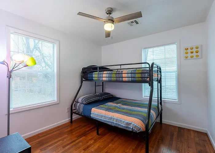 Cozy Perfect For Groups!